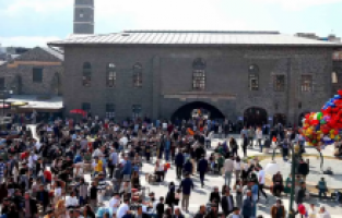 Bayram tatilinde Diyarbakır ziyaretçi akınına uğradı; şehir rekor sayıda turist ağırladı!