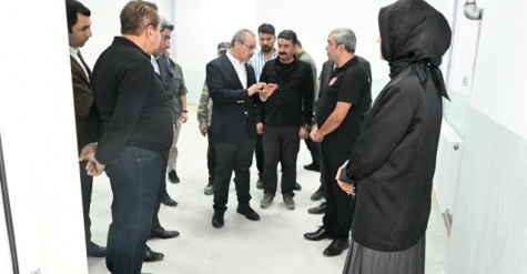 Vali Yavuz Karakavak Mahallesi Ortaokulu'nda incelemelerde bulundu