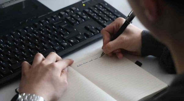 Uzmanlar uyardı: "mavi ekran ince motor becerilerini çökertiyor"