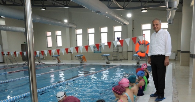 Suluova’da yarı olimpik yüzme havuzu hizmete girdi