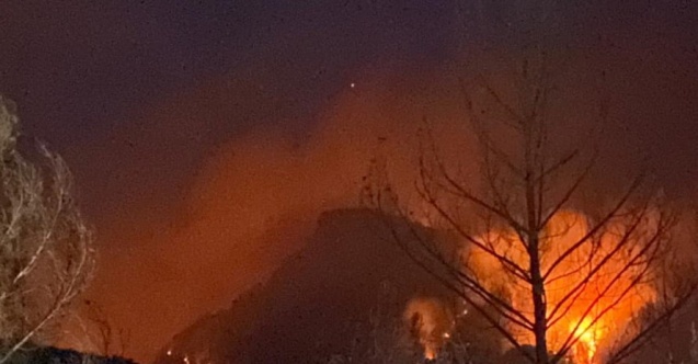 Sütçüler’de alevler yeniden yükselmeye başladı