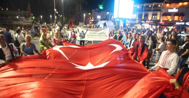 Bodrum sokakları halk oyunları ile şenlendi