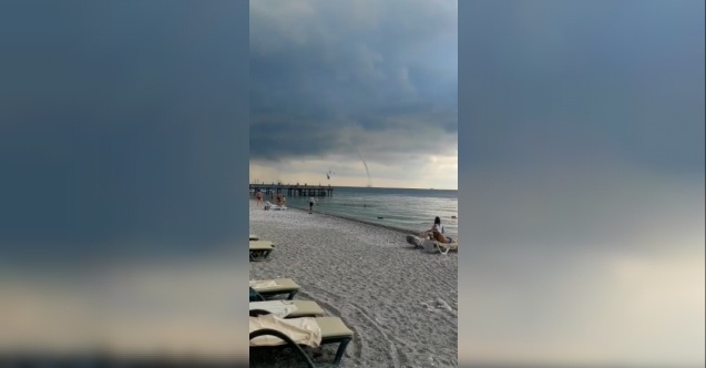 Denizde çıkan hortumu, film izler gibi seyrettiler