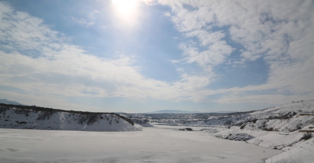 Tunceli’de Uzunçayır baraj gölü dondu