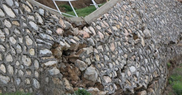 Karabük'te çocuk parkında heyelan!