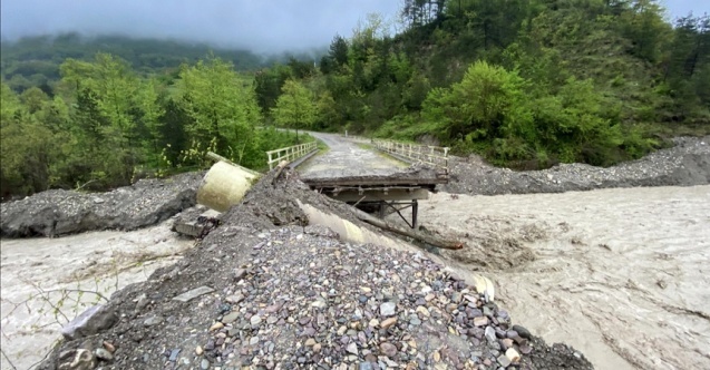 Çaylar Yükseldi, Köprüler Zarar Gördü