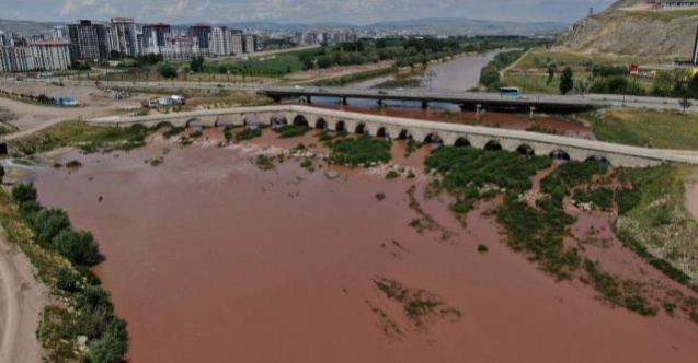 Sağanak yağışlar Kızılırmak'ın rengini aslına döndürdü