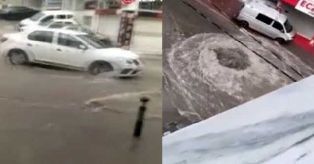 Caddeler sular altında kaldı: AKOM 'dan sağanak uyarısı