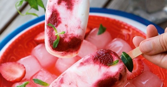 Çilek reçelli yoğurt dondurma nasıl yapılır?