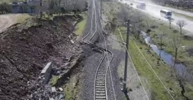 Depremde hasar alan Narlı-Pazarcık-Gölbaşı tren hattında onarım çalışmalarının 19 ay geçmesine rağmen tamamlanamaması tepki çekti
