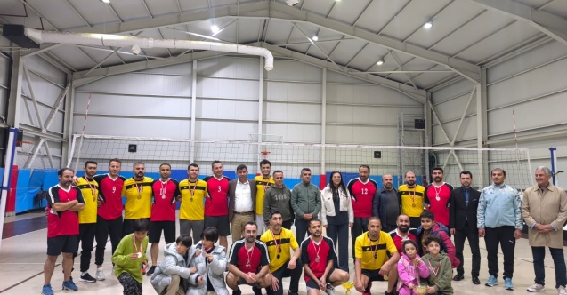 Kayapınar’da 24 Kasım Öğretmenler Günü Voleybol Turnuvası Tamamlandı