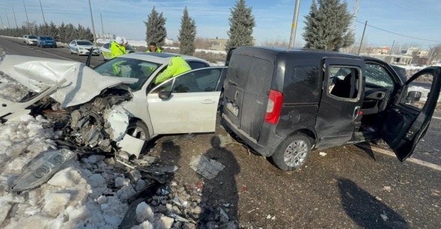 Diyarbakır’da buzlanma kazaya neden oldu: 12 yaralı