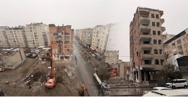 Diyarbakır’da tepki çeken bina yıkılıyor